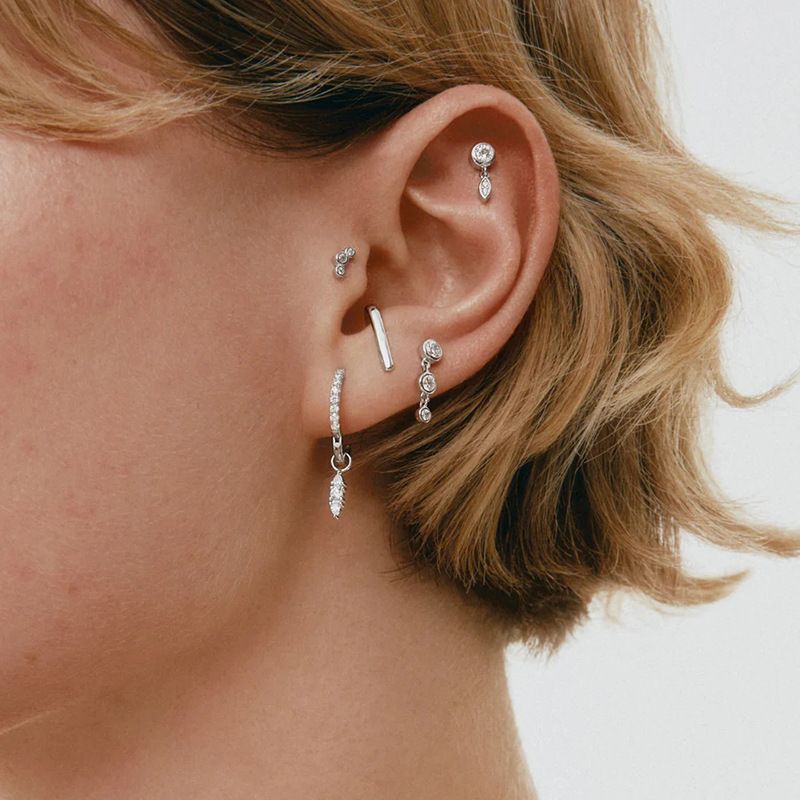 Orecchini geometrici in zircone con ago in argento S925 per donna, stile leggero e lussuoso, orecchini corti con nappe, orecchini_voghion.com