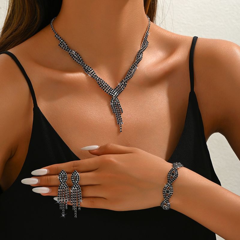 Conjunto de collar, pendientes y pulsera de cuatro piezas para mujer._voghion.com
