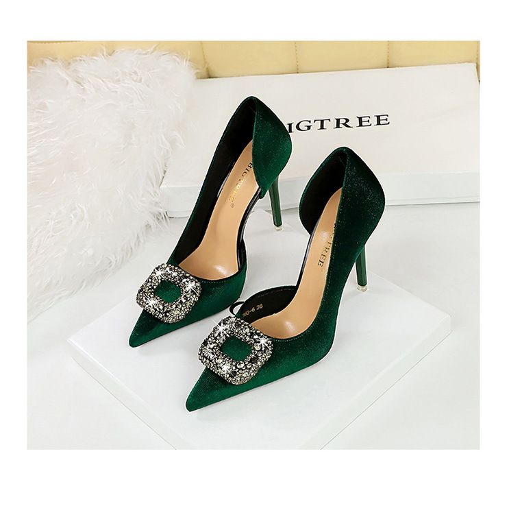 1363-K83 Bankett Dünne Absätze Verdicktes Wildleder Spitz Seitlich Hohl Metall Wasser Diamant Schnalle Ultra High Heel Einzelschuhe_voghion.com