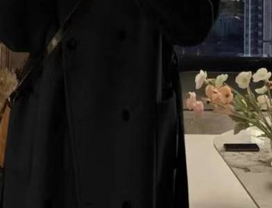 "Audrey-Inspired Wool Blend Coat – Oversized Double-Breasted Trench For Petite Frames (Dark Khaki/Black, M-2XL)"_voghion.com