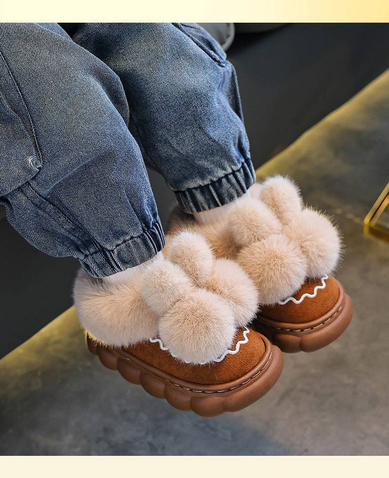 Unisex Kinder Winterstiefeletten mit Plüschfutter - Rutschfeste Hausschuhe für drinnen und draußen mit Fersenabdeckung Modetrends_voghion.com