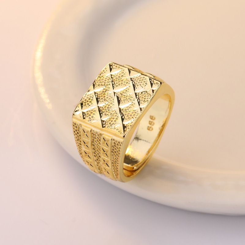 Anello aperto da uomo placcato in rame con fiore in oro opaco Zhenrong Lao_voghion.com