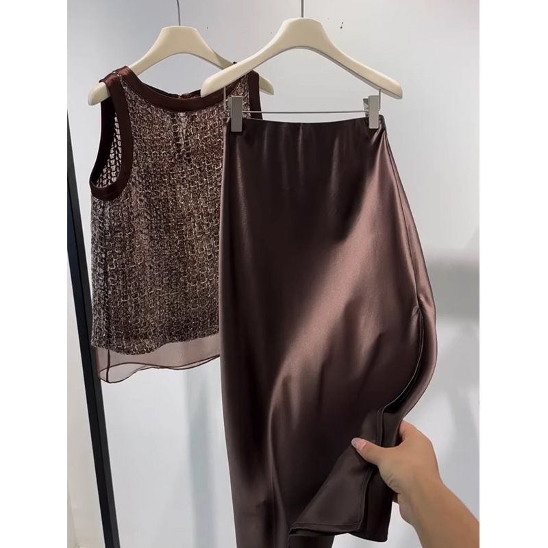 Completo estivo unico e bellissimo in due pezzi di acetato e raso color caffè per donna, modello 2025_voghion.com