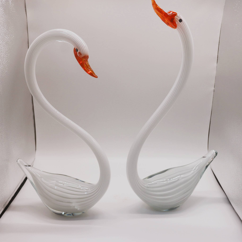Sculture di cigni in vetro fatte a mano, bianche con becco arancione, design decorativo a forma di cuore, set da 2, arredamento per la casa_voghion.com