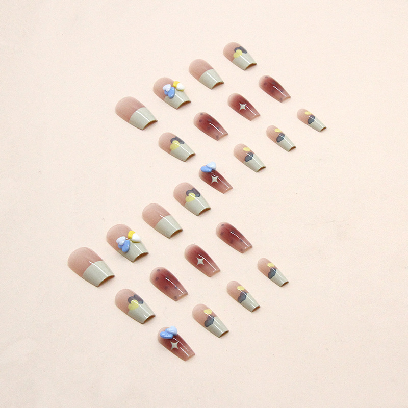 Buntes 24-teiliges süßes Kunstnagel-Set mit Herzmuster-Design, tragbares Ballerina-Fertignägel-Set zum Aufdrücken auf Acryl S s_voghion.com