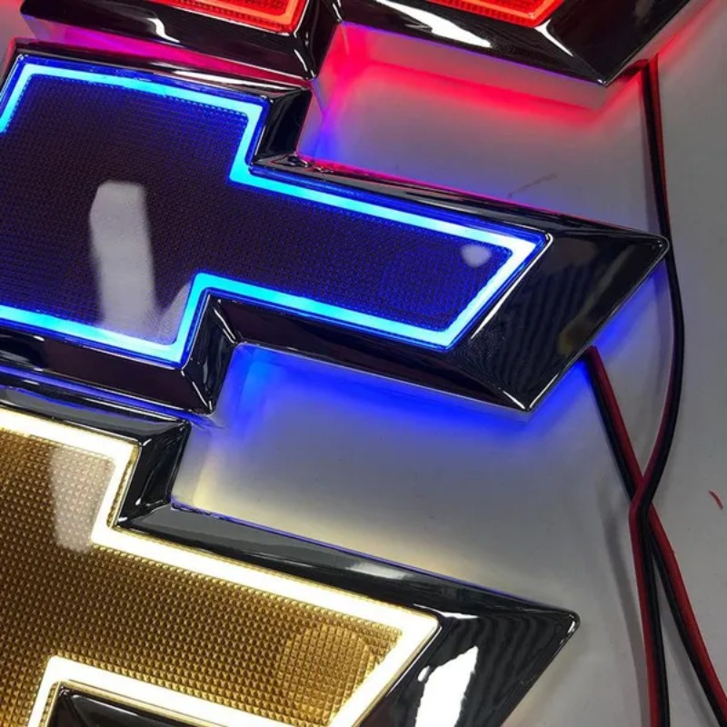 5D automašīnas aizmugurējā aizmugurējā logotipa emblēmas emblēmas LED apgaismotie lukturi Che///vro///let_voghion.com