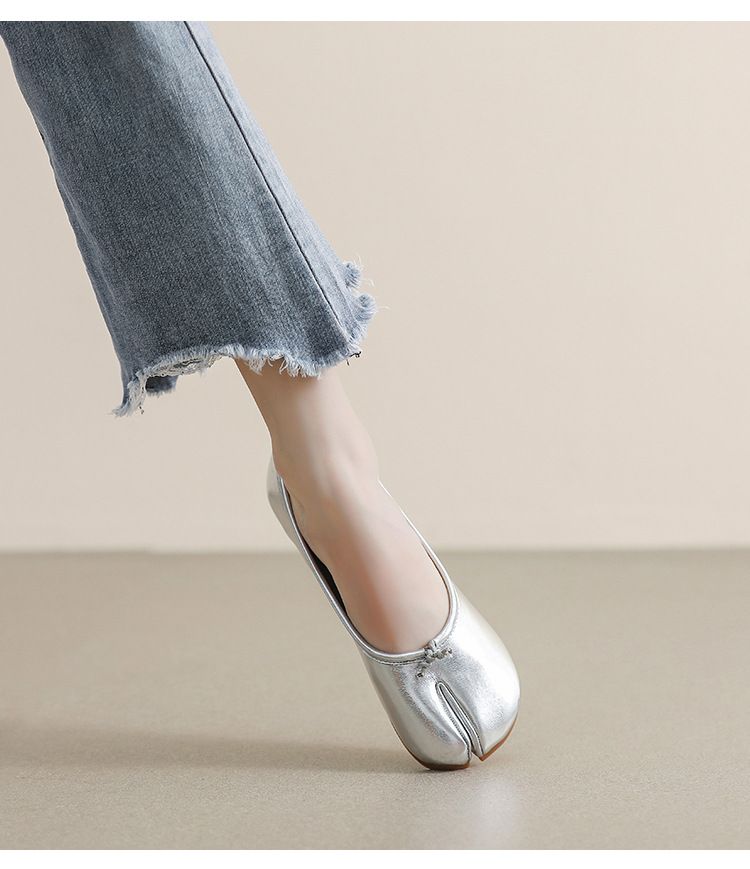 French Mary Jane Shoes Women's One-pedal Pig's Trotters Split-toe Flat-soled Single Shoes Soft-soled Shallow Mouth Large-size Women's Shoes_voghion.com