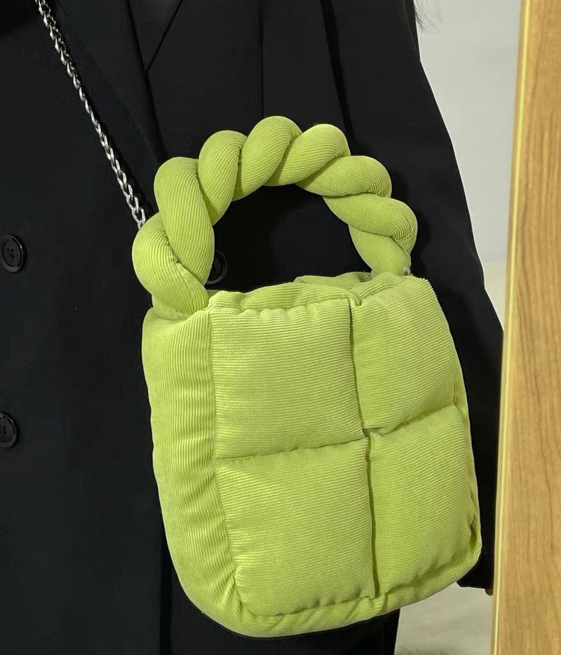 Umhängetasche aus Cord mit Kette, in der Hand tragbarer Mini-Baumwollstoff mit kleiner quadratischer Füllung, neues Modell 2024_voghion.com