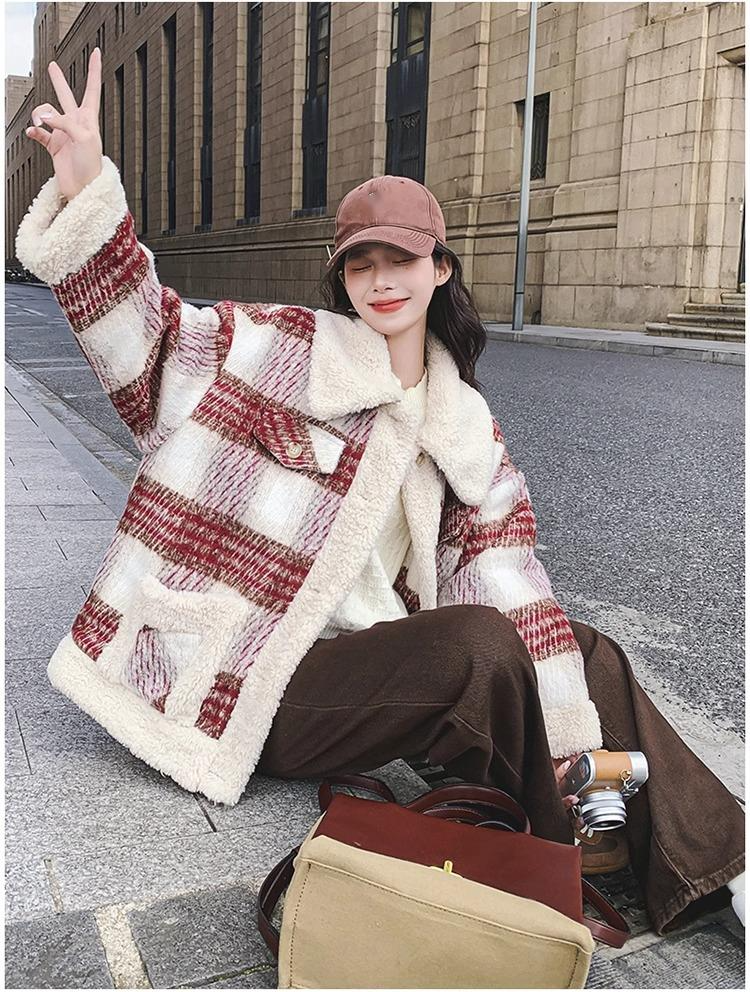 Korean plaid lamb wool for petite women in winter 2024, new thickened and age reducing British style cotton jacket_voghion.com