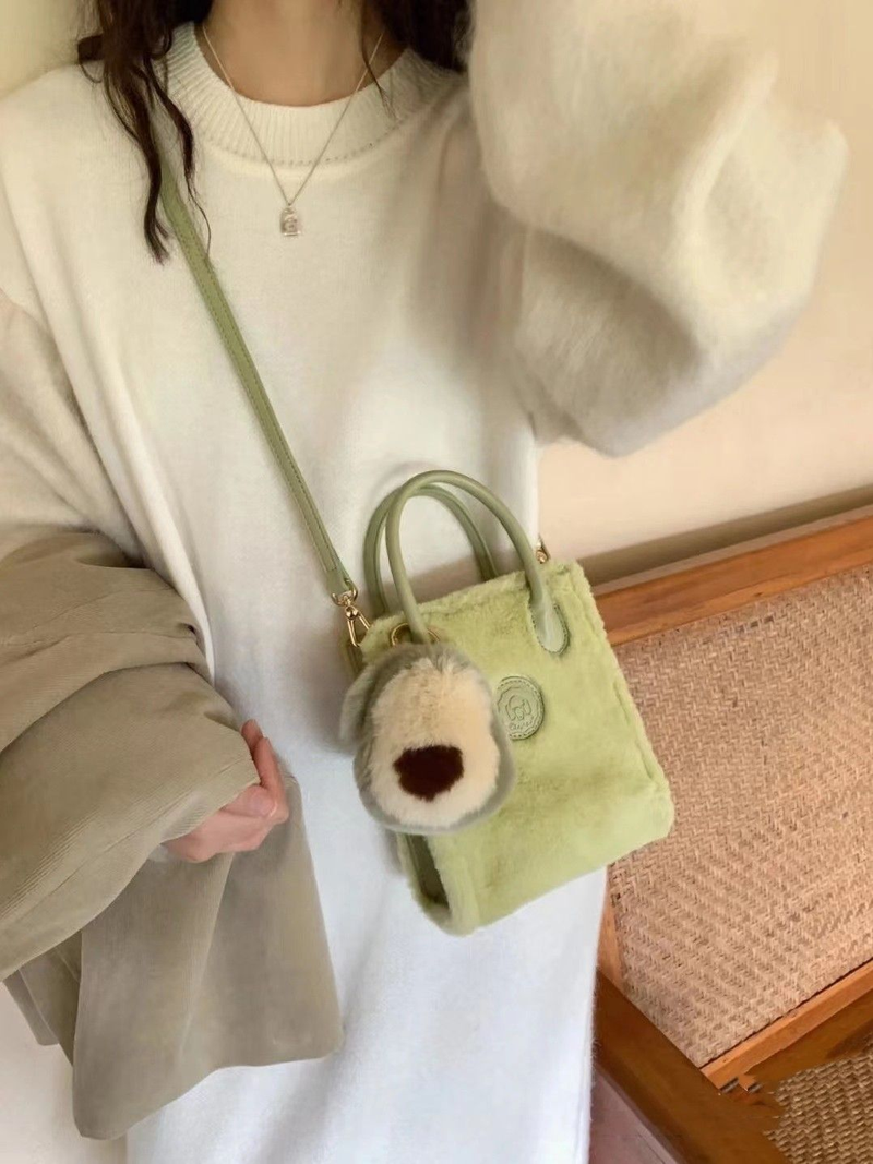 2022 Nuova borsa in peluche a tracolla monospalla portatile versatile autunno e inverno da donna Avocado_voghion.com