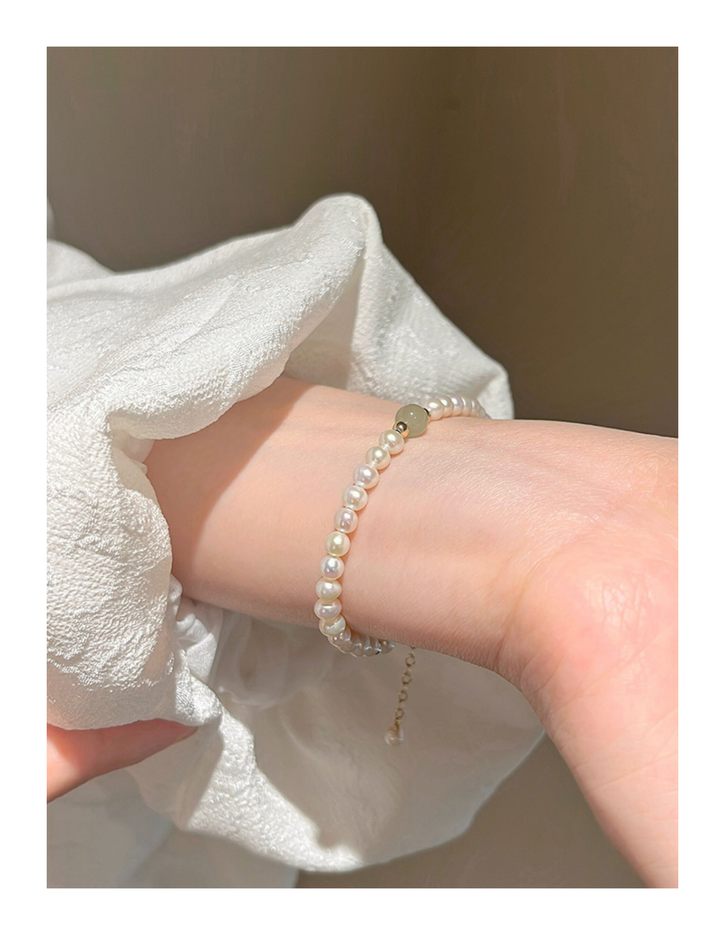 2023 New Hot Selling Fine Pearl Bracelet Female Small Crowd Design High Grade New Imitation Hetian Jade Bracelet Gifts to Friends_voghion.com