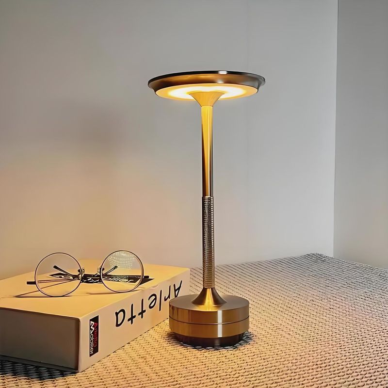 Fliegende Untertasse Kreativer Schlafzimmer-Nachttisch Luxus-High-End-Ladeatmosphäre Augenschutz Nachtlicht-Arbeitstisch_voghion.com