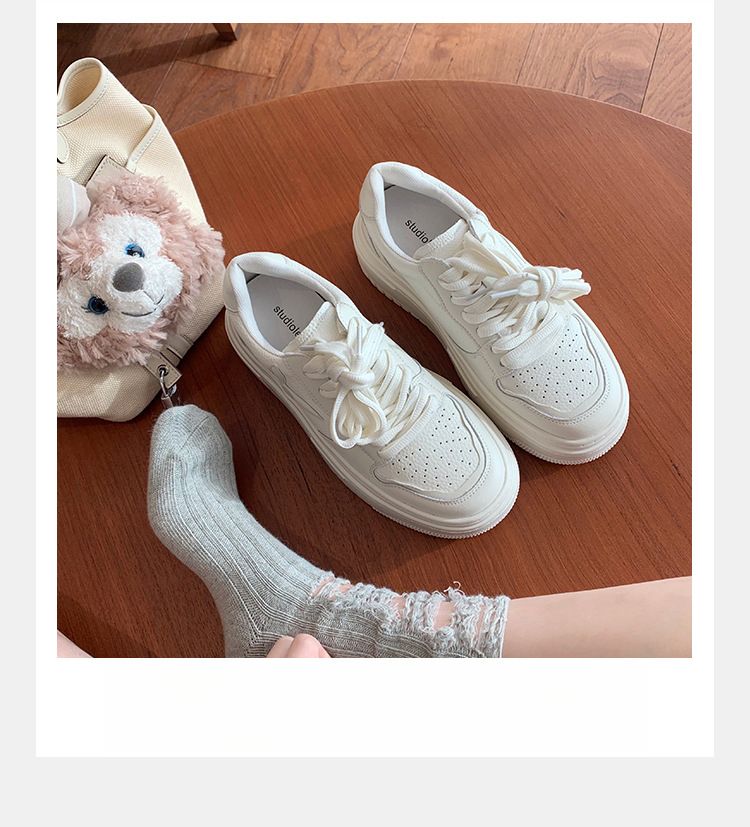 Sneakers casual bianche con suola spessa e lacci da donna_voghion.com