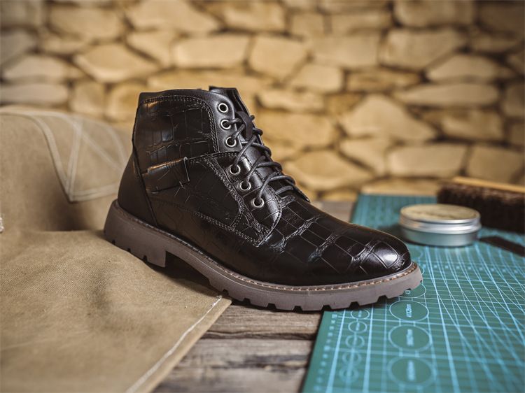 2024 Autumn New Martin Durable British Style Short Mid-top Men's Leather Boots_voghion.com