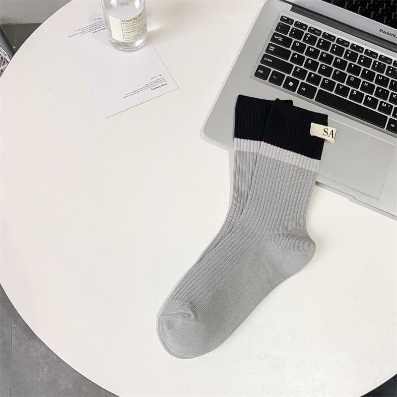 Calcetines largos de algodón holgados hasta media pantorrilla estilo universitario, estilo coreano 2025d, para mujer, con etiqueta de tela y letras, con tacón de bloque de color_voghion.com