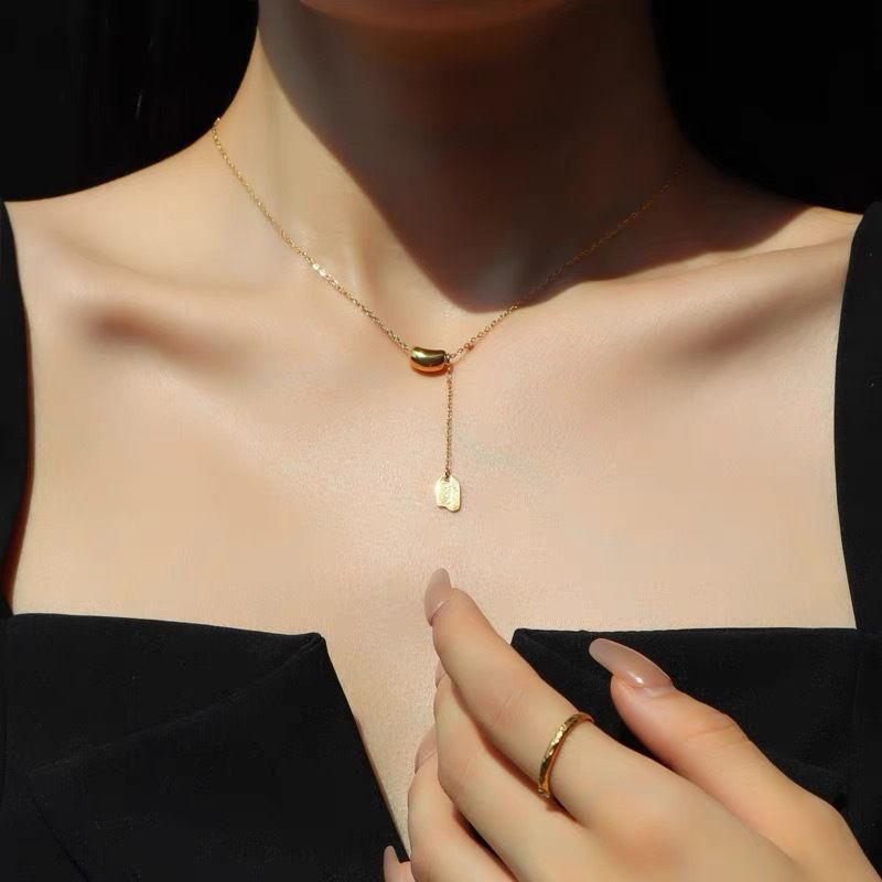 Modieuze kwast kleine gouden bonen titanium stalen ketting, eenvoudig luxe temperament, trendy en niche ontwerp meisje_voghion.com
