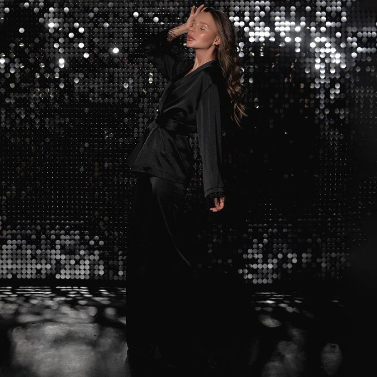 Abbigliamento da donna Autunno Casual Lazy Suit Piuma Manica lunga Lacci Raso Due pezzi Suit_voghion.com