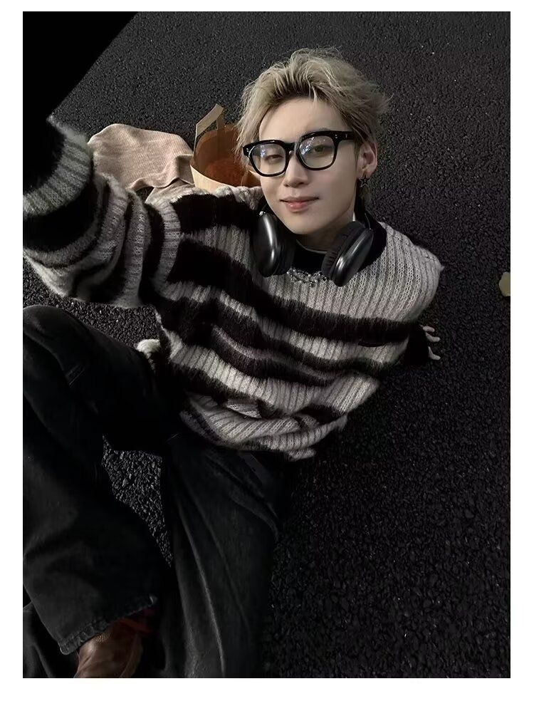 Sweater winter color blocking spliced round neck knitted men's trendy brand inner layer youth thick warm base sweater_voghion.com