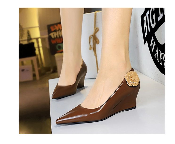 6639-H73TP Korean Style Banquet Wedge Women's Pointed Toe Shallow Mouth Slimming Heels Elegant Flower High Heel Single_voghion.com