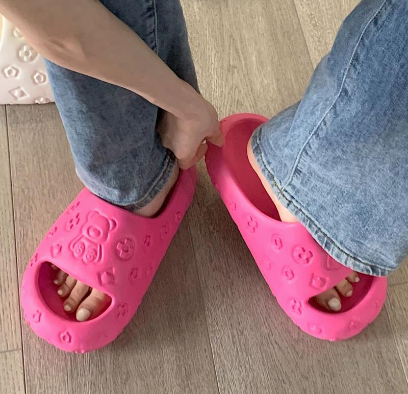 2023 Pantofole con plateau da donna Scarpe estive da interno simpatico cartone animato Sandali da donna Ragazze Scivoli da spiaggia Suola spessa Pantofola da casa per donna_voghion.com
