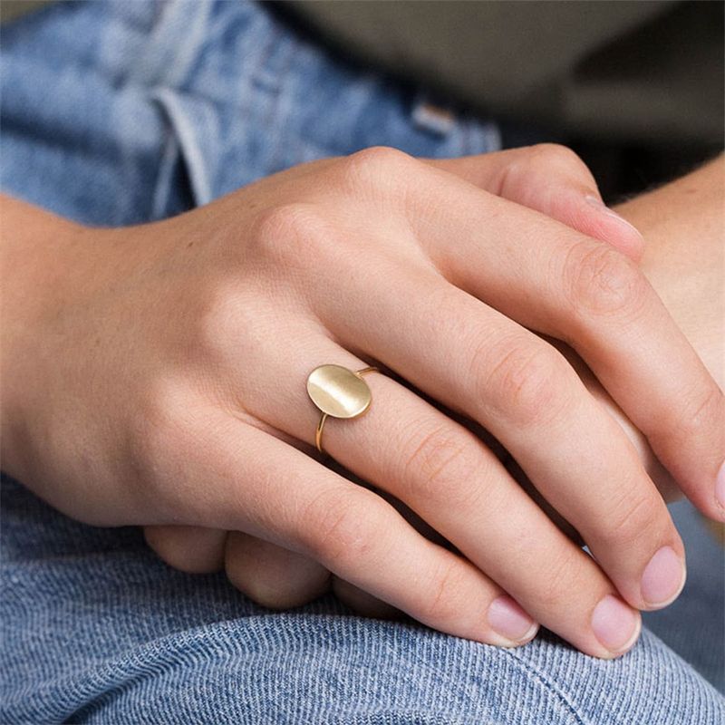 Lagerförsäljare eManco Delikat Oval Pynt Förgylld Blank Minimalistisk Feministisk Ring För Kvinnor Personlighet Kan Köpas I Partihandel_voghion.com
