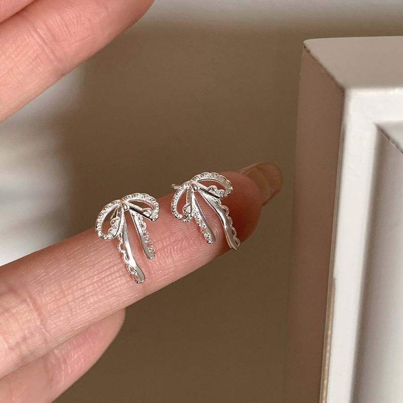 Unique Design Silver Butterfly Bow For Women Simple Personality Fashionable Commuting Versatile Earrings_voghion.com