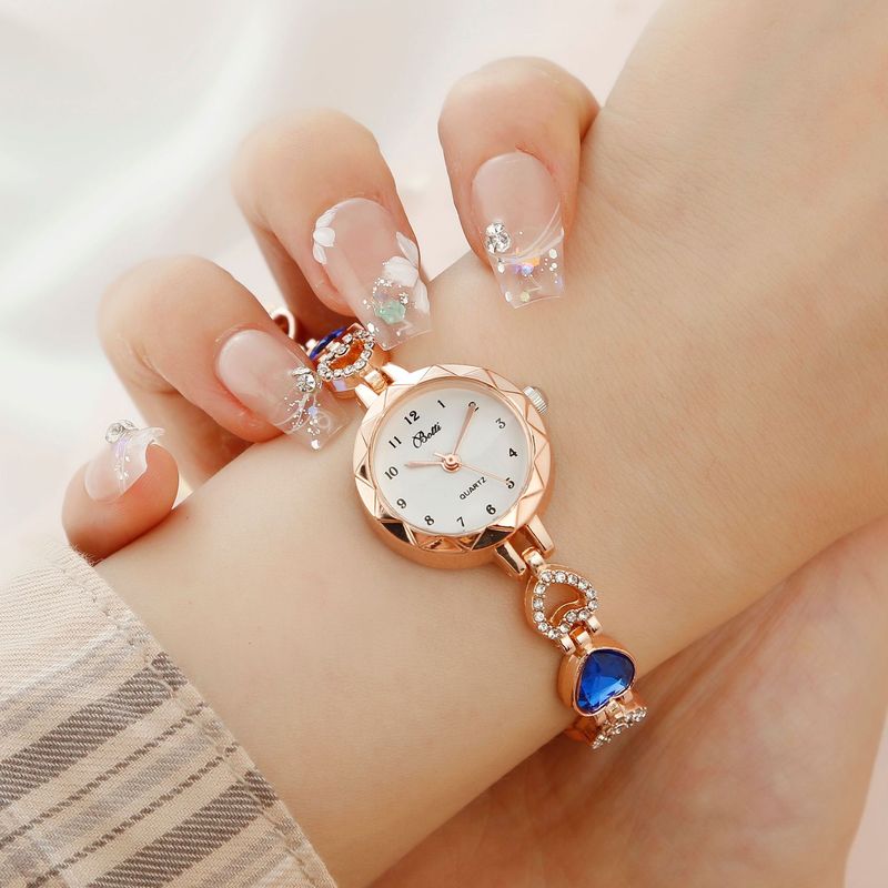 Orologio al quarzo minimalista di lusso da donna con quadrante rotondo e set di gioielli a forma di cuore - Elegante bracciale in acciaio inossidabile_voghion.com
