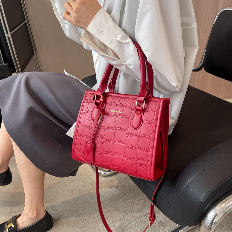 Sac fourre-tout Sac pour femme de grande capacité Nouveau sac à main Motif pierre en relief Europe et États-Unis Sac de banlieue à une épaule diagonale à la mode_voghion.com