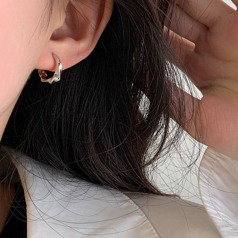 Small design earrings, minimalist earrings, temperament and versatile earrings, female cold style commuting new ins_voghion.com