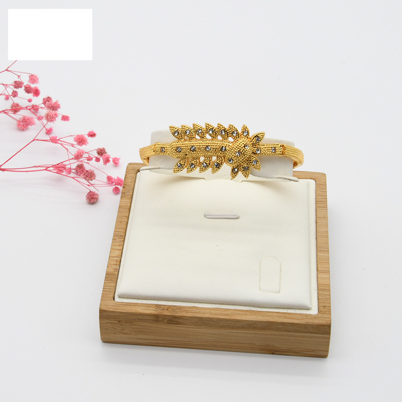 Gouden bruidsketting Armband Oorbellen Ringaccessoires Vierdelige damessieradenset_voghion.com