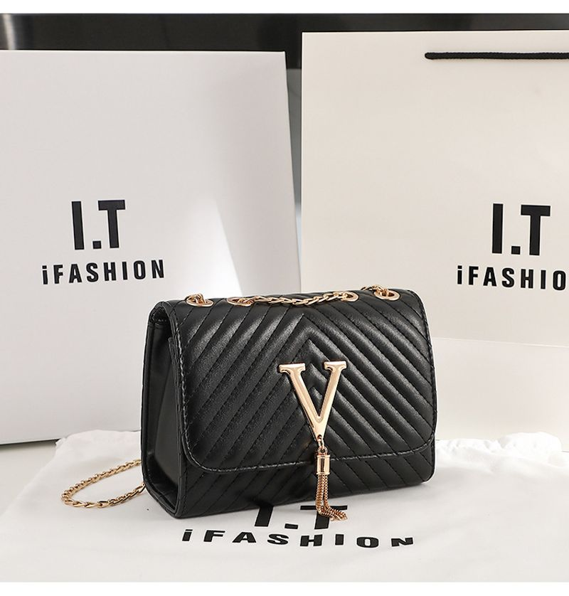 2024 Nuova tendenza della moda Semplice e versatile a strisce ricamate con decorazione a nappa a forma di V Spalla singola da donna_voghion.com