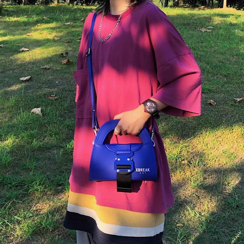Klein Blue Versatile 's Square 2022 Borsa a mano dal design piccolo con tracolla monospalla di nuova moda per_voghion.com