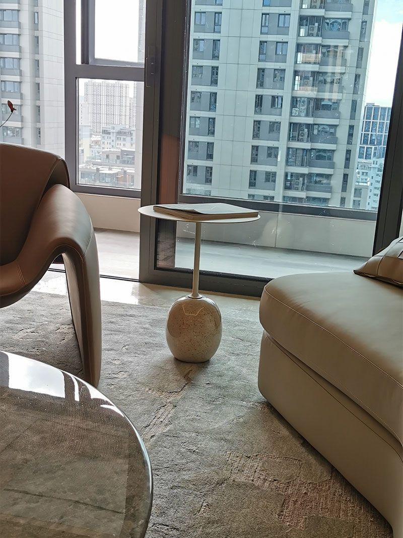 Arredamento minimalista in marmo, modello di design, camera da letto, divano nordico, tavolino rotondo, arte in ferro_voghion.com