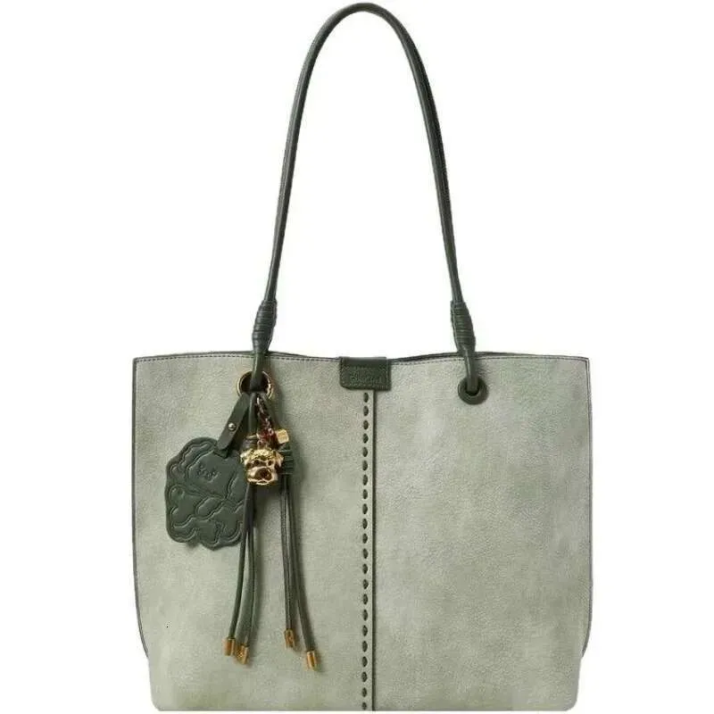 Borsa a tracolla grande con tracolla a mano, nuova, 2025, realizzata in pelle di vitello color lime, modello Nanfeng Chio2nd Bread Dog._voghion.com