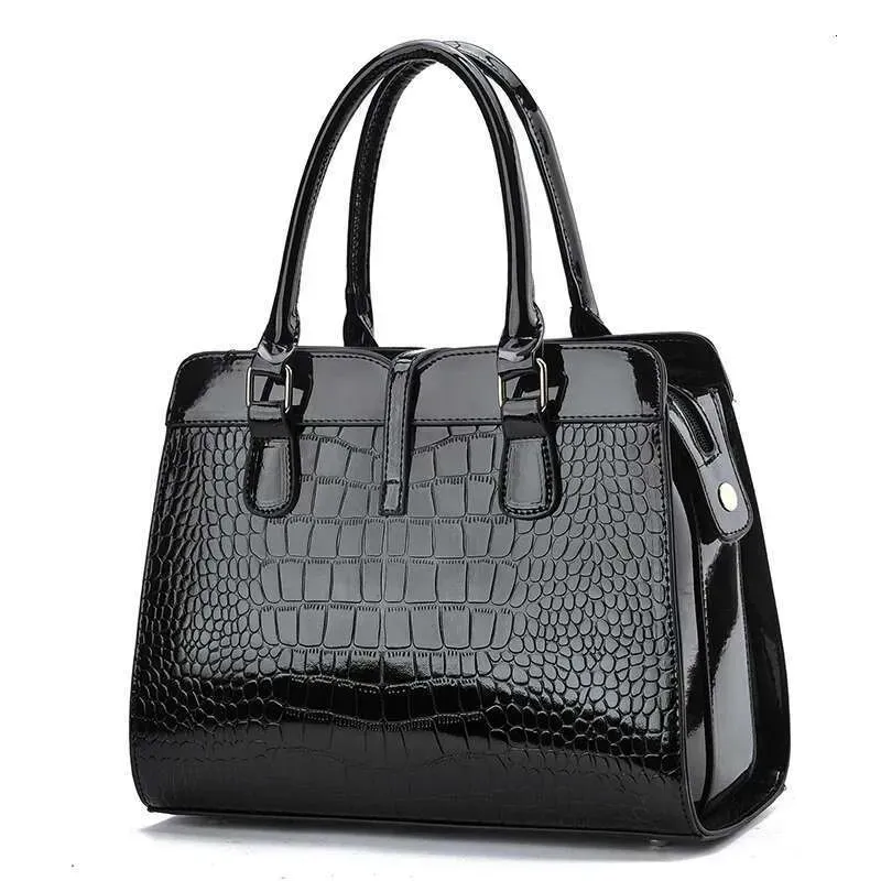 2025 Brand Designer Women's Handbag With Large Capacity Single Shoulder Crossbody Crocodile Pattern Commuting Tote Bag_voghion.com