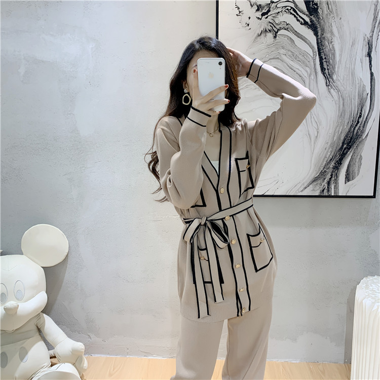 Completo da donna in due pezzi, cardigan, pantaloni e gamba larga_voghion.com