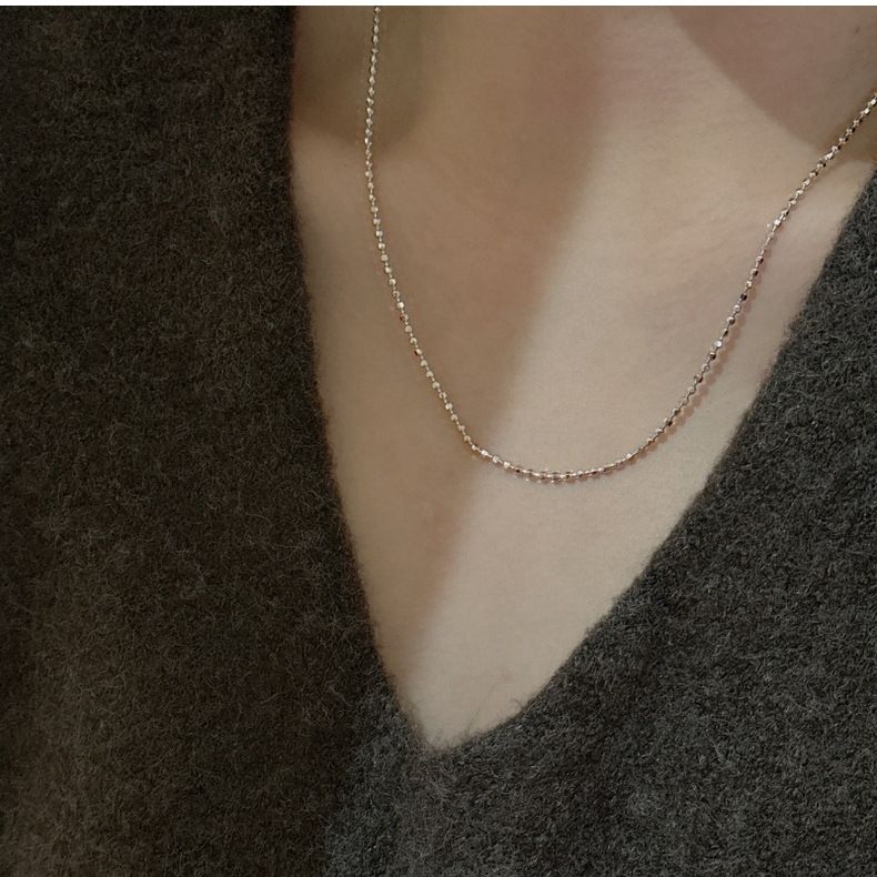 Halskette mit glitzernden Perlen aus S925er Sterlingsilber, leicht, luxuriös, schlicht, modisch, Nischendesign, mittelgroß, antiker Stil, kann mit einer auffälligen schlichten Kette gestapelt werden_voghion.com