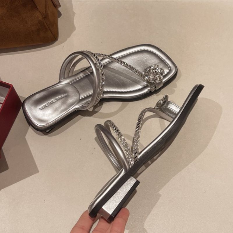 Ciabatte da donna con strass piatti e anello per le dita dei piedi, sandali da spiaggia con tacco basso, nuovi ed eleganti, estivi, 2025, alla moda, squisiti, Hundred_voghion.com