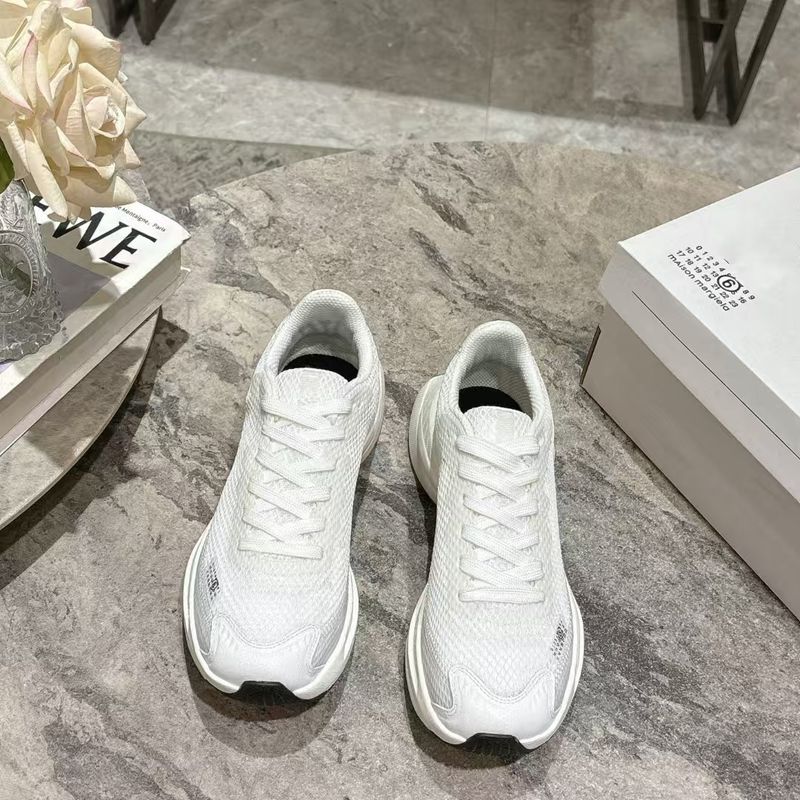 2025 Nuove scarpe da ginnastica da papà con suola spessa e altezza maggiorata da donna, versatili, casual, sportive, in mesh traspirante, per la corsa_voghion.com