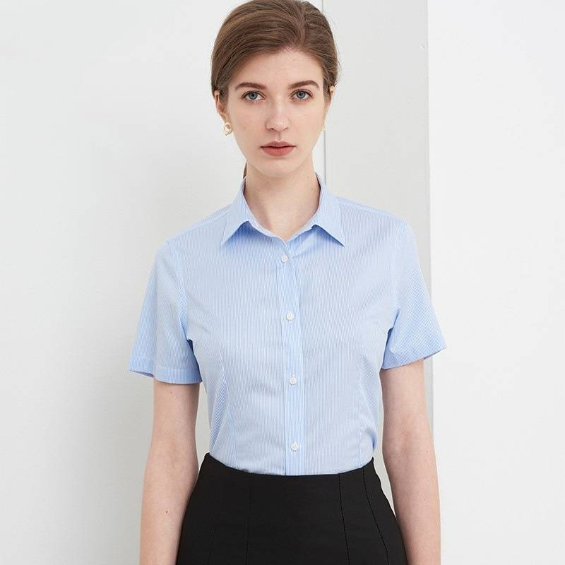 "Camicia da donna a maniche corte in cotone di alta qualità - Antipiega, traspirante e perfetta per l'ufficio - Colori classici a quadri e tinta unita"_voghion.com
