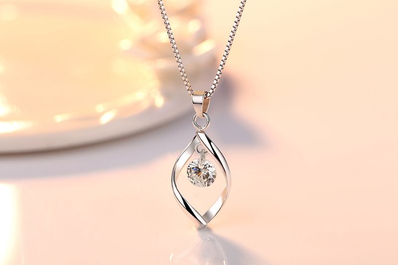 Simple silver jewelry rotating love temperament necklace for women fashion zircon twist fashion necklace pendant_voghion.com