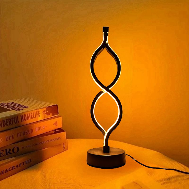 Lampada da scrivania creativa con tre colori tra cui scegliere, regolabile tramite USB_voghion.com