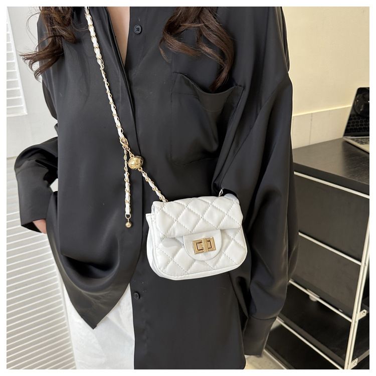 Lingge Chain For Women's 2024 New Fashion Texture Small Square With Unique Design Versatile One Shoulder Crossbody Bag_voghion.com
