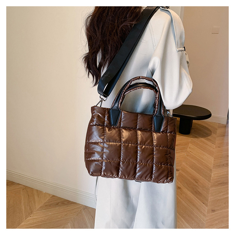 Large Capacity Bag For Women In Autumn And Winter 2023, New Fashionable And Simple Single Shoulder Crossbody Cotton Jacket Bag_voghion.com