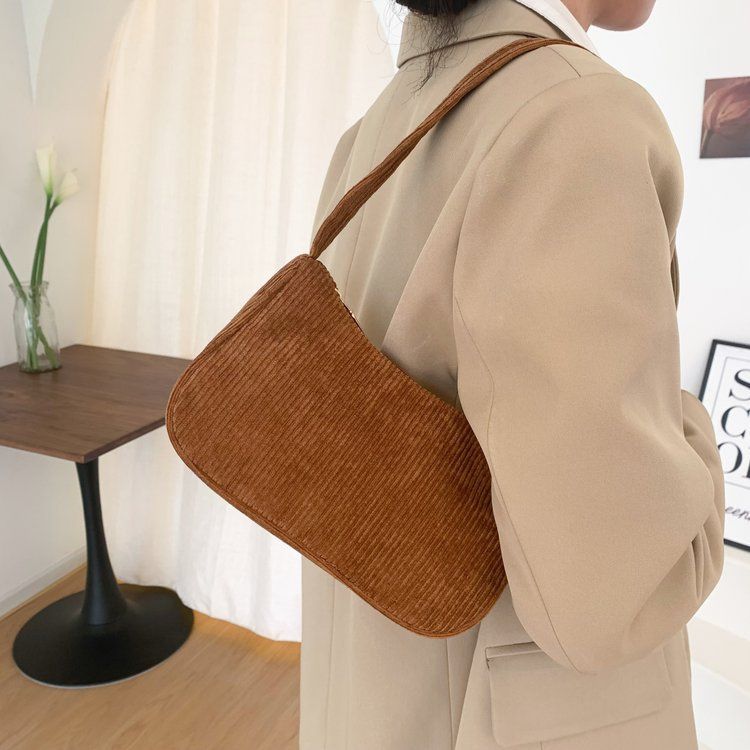 Borsa a mano piccola quadrata, nuova, autunno inverno 2024, in peluche, con tracolla singola, in velluto a coste, da ascella, baguette_voghion.com