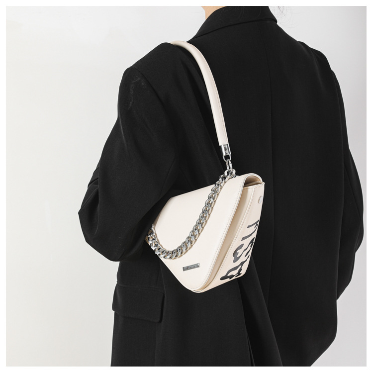 2023 Borsa a tracolla singola da donna nuovissima personalizzata con lettera alla moda Triangolo a forma di strada per ragazza piccante_voghion.com