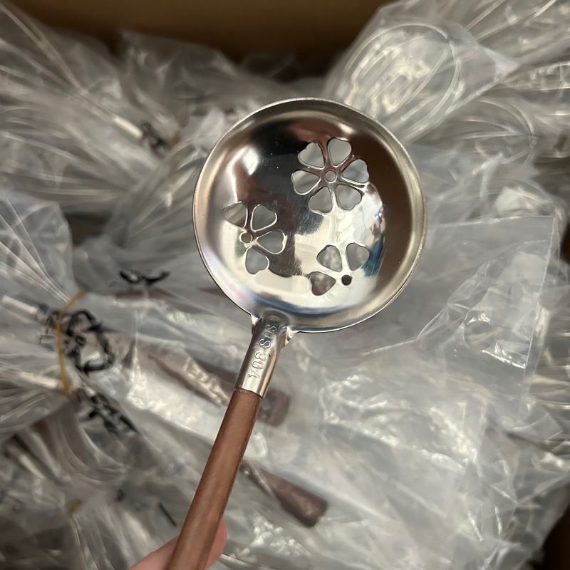 Yinuo Kitchen 304 Stainless Steel Anti-scald Handle Strainer Creative Japanese Mini Soup Shell Public Spoon_voghion.com