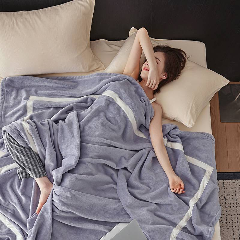 Coperta copridivano per aria condizionata a righe tinta unita Milky Veet per la casa_voghion.com