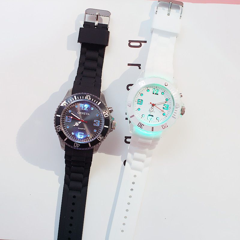 New Men's Sports Silicone With Large Dial Light Flashing Watch For Middle And High School Students_voghion.com