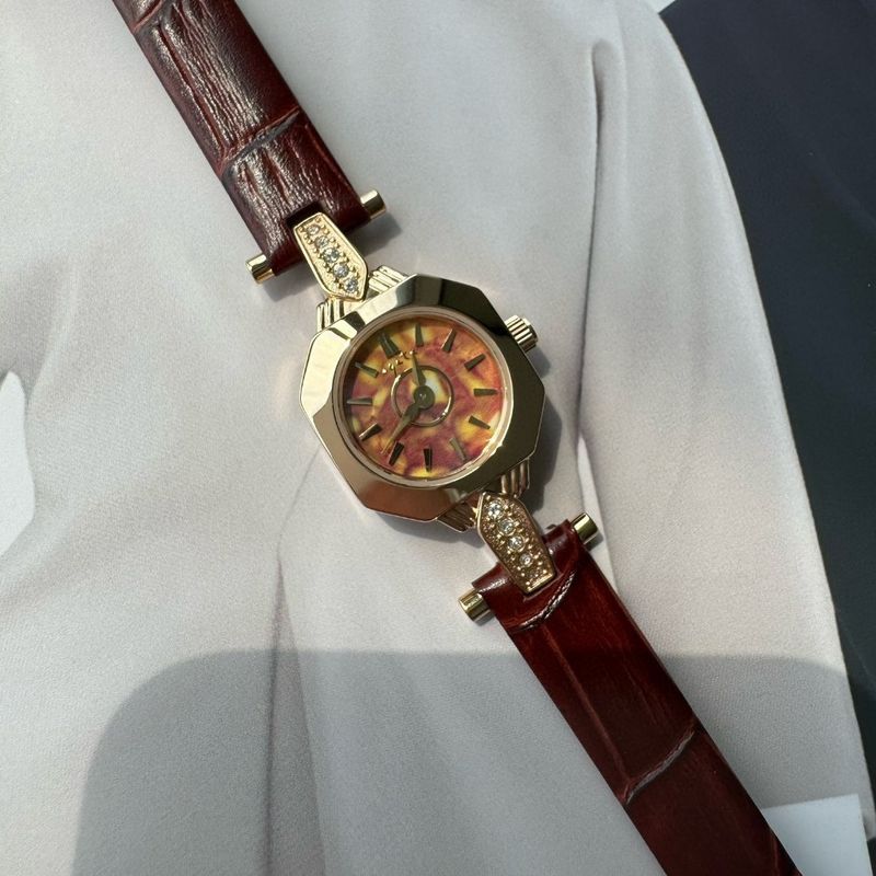 Orologio da polso da donna color noce, edizione limitata estiva 2025, al quarzo con quadrante in madreperla e ambra lampeggiante_voghion.com